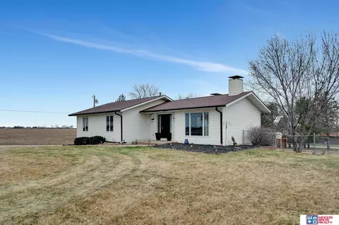 643 Overlook Ln, Beatrice, NE 68310