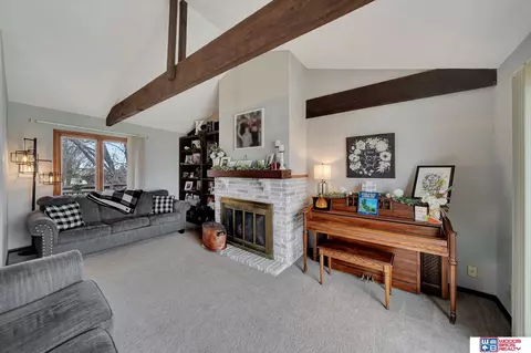 Living - 643 Overlook Ln, Beatrice, NE 68310 photo 4 of 7