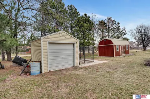 Exterior - 643 Overlook Ln, Beatrice, NE 68310 photo 12 of 12