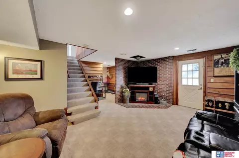 Living - 643 Overlook Ln, Beatrice, NE 68310 photo 7 of 7