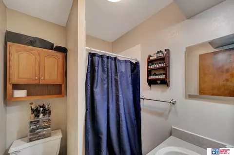Bath - 643 Overlook Ln, Beatrice, NE 68310 photo 4 of 4