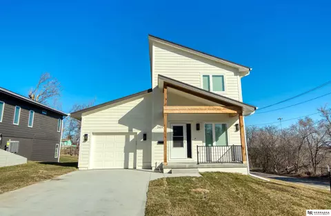 2804 Parker St, Omaha, NE 68111