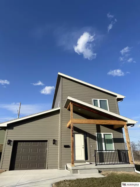 2828 Parker St, Omaha, NE 68111