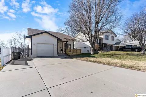 5214 S 82 St, Ralston, NE 68127