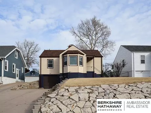 3852 Castelar St, Omaha, NE 68105