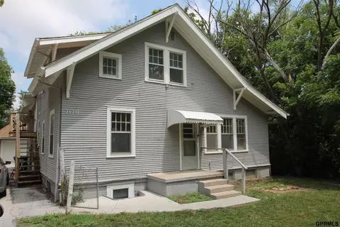 3130 Reynolds St, Omaha, NE 68112