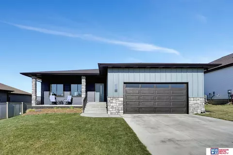 1320 W Silverado Dr, Lincoln, NE 68521