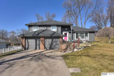 10124 Hansen Ave, Omaha, NE 68124