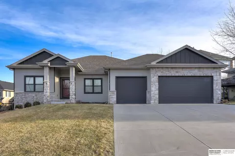 19308 Boyd St, Elkhorn, NE 68022