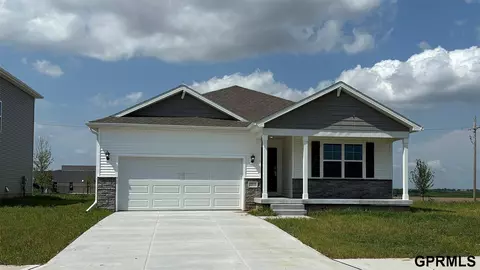 20514 Emiline St, Omaha, NE 68136