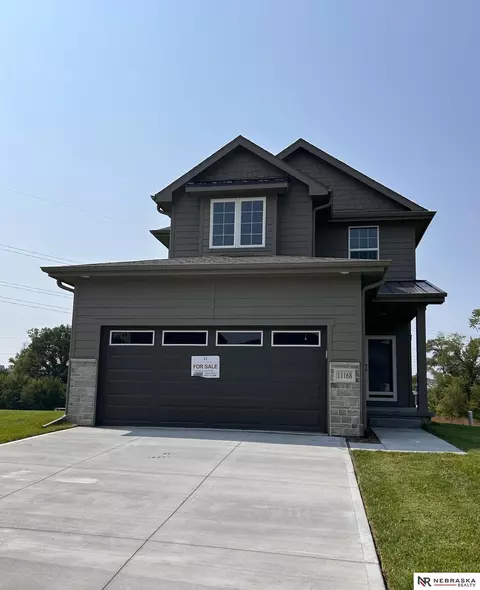 11168 Portage Dr, Papillion, NE 68046