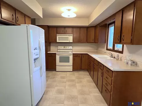 Kitchen - 1502 313th Rd, Seward, NE 68434 photo 2 of 3