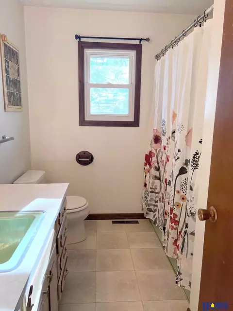 Bath - 1502 313th Rd, Seward, NE 68434 photo 1 of 2