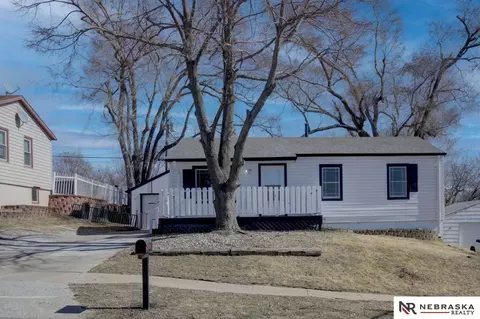 7639 S 42nd St, Bellevue, NE 68147
