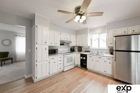 7502 Susan Ct, La Vista, NE 68128
