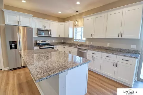 5006 W Hillsboro Dr, Lincoln, NE 68528