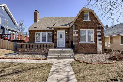 2347 S 33 St, Omaha, NE 68105