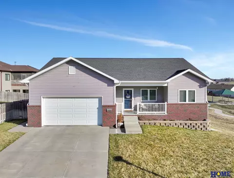 7960 Bellagio Dr, Lincoln, NE 68516