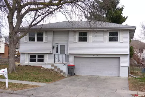 4924 S 54th St, Lincoln, NE 68516