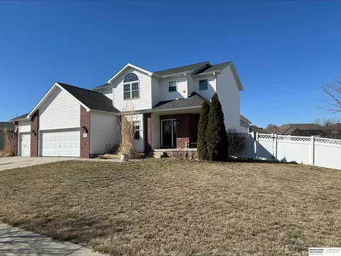 5940 Cavvy Rd, Lincoln, NE 68516