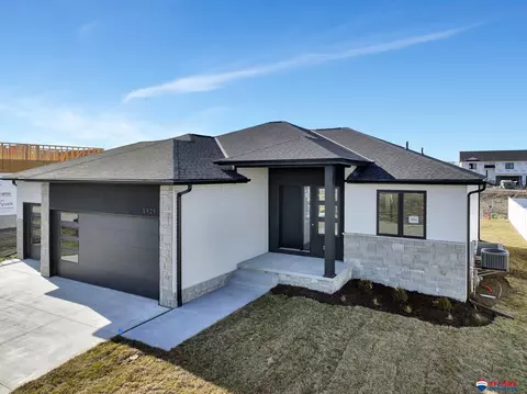 5929 SW Sierra Madre Dr, Lincoln, NE 68523
