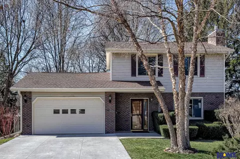 5621 Coyote Cir, Lincoln, NE 68516