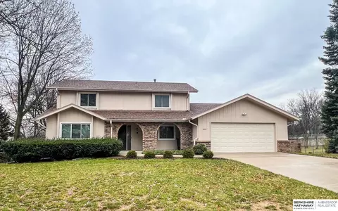 6625 Stratford Cir, Omaha, NE 68137