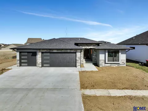 7640 Ponce Dr, Lincoln, NE 68516