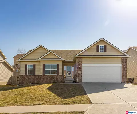 4503 Hansen Ave, Papillion, NE 68133
