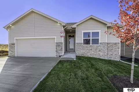 21651 Mcclellan Dr, Gretna, NE 68028