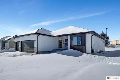 449 S 88th St, Lincoln, NE 68520