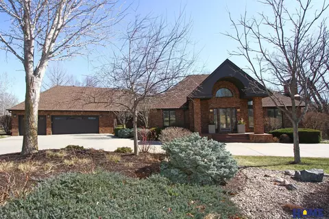 3300 S 91st St, Lincoln, NE 68520