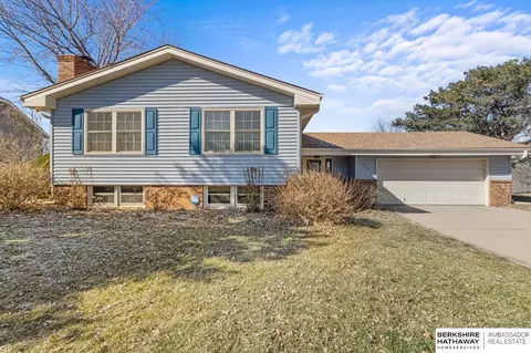 655 Hillcrest Dr, Blair, NE 68008