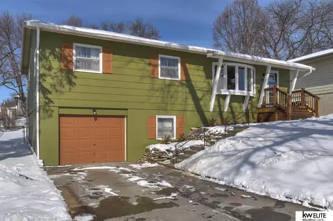 9716 Yates St, Omaha, NE 68134