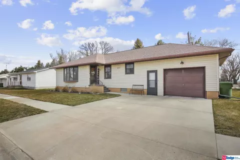 332 N Linden St, Dodge, NE 68633