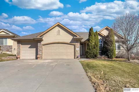 18702 Leavenworth St, Elkhorn, NE 68022