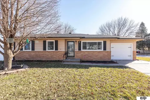 101 Michael Dr, Gretna, NE 68028