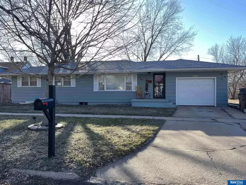 1109 6th St, Aurora, NE 68818