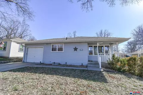 5017 Locust St, Lincoln, NE 68516