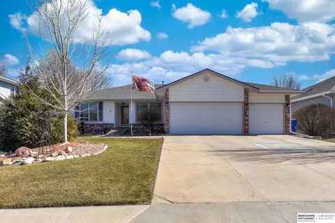 7135 Ivy Lane Dr, La Vista, NE 68128