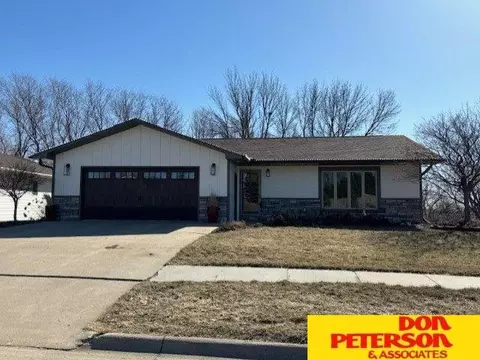 605 Neu Fam Dr, Hartington, NE 68739