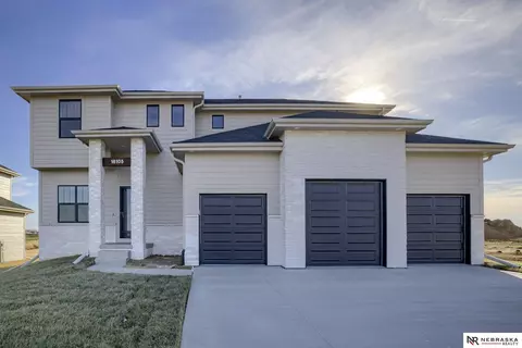 17156 Sophia St, Bennington, NE 68007