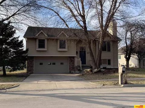 2221 Deerfield Ave, Fremont, NE 68025