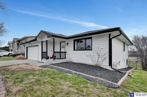 1840 NW 49th St, Lincoln, NE 68528