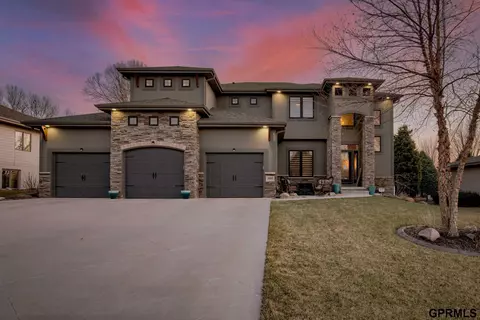 19267 Ames Cir, Elkhorn, NE 68022