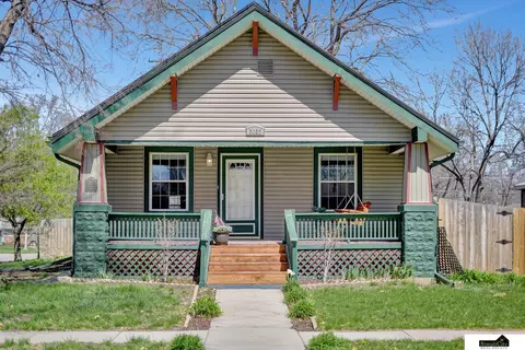 5002 Knox St, Lincoln, NE 68506