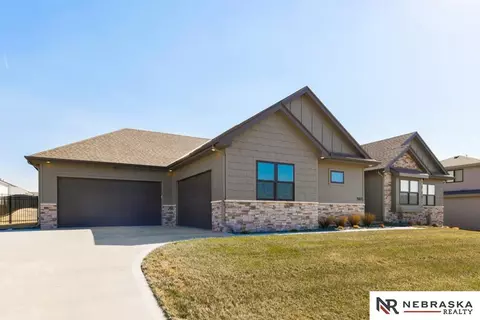 11611 S 117th St, Papillion, NE 68046