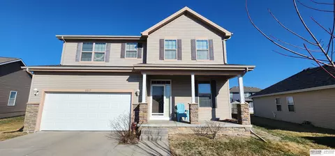 8807 S 17th St, Bellevue, NE 68147