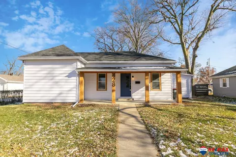 428 N 16th St, Beatrice, NE 68310