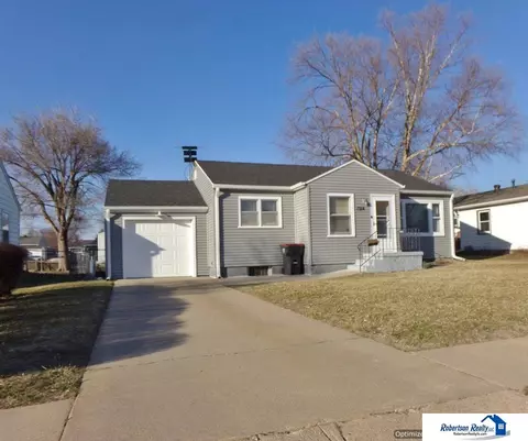 1914 Elk St, Beatrice, NE 68310 photo 2